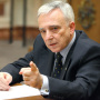 Mugur-Isarescu-salariu-de-baza-10000-de-euro